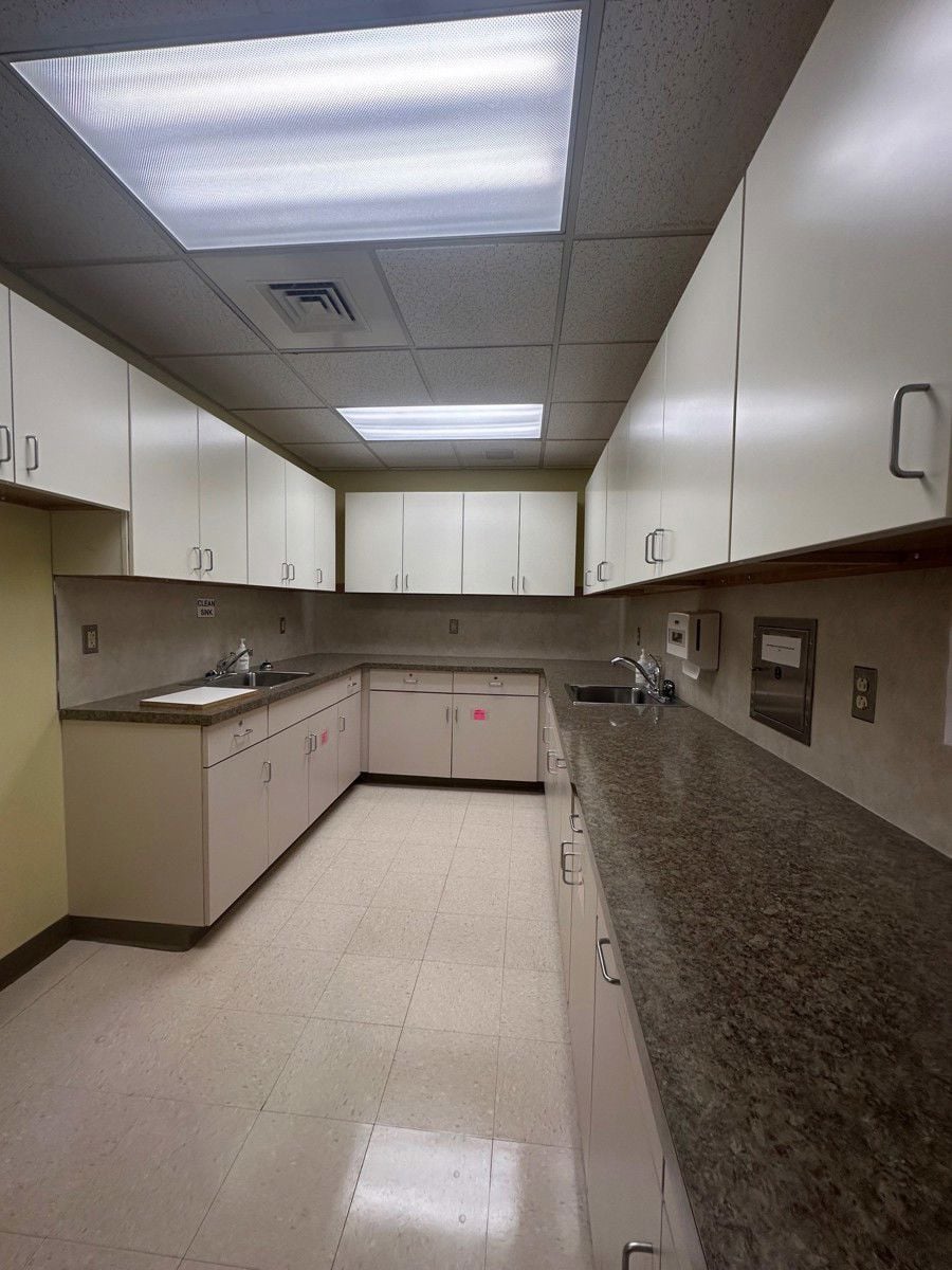 546 Cromwell Ave_inside 1st floor pic 6