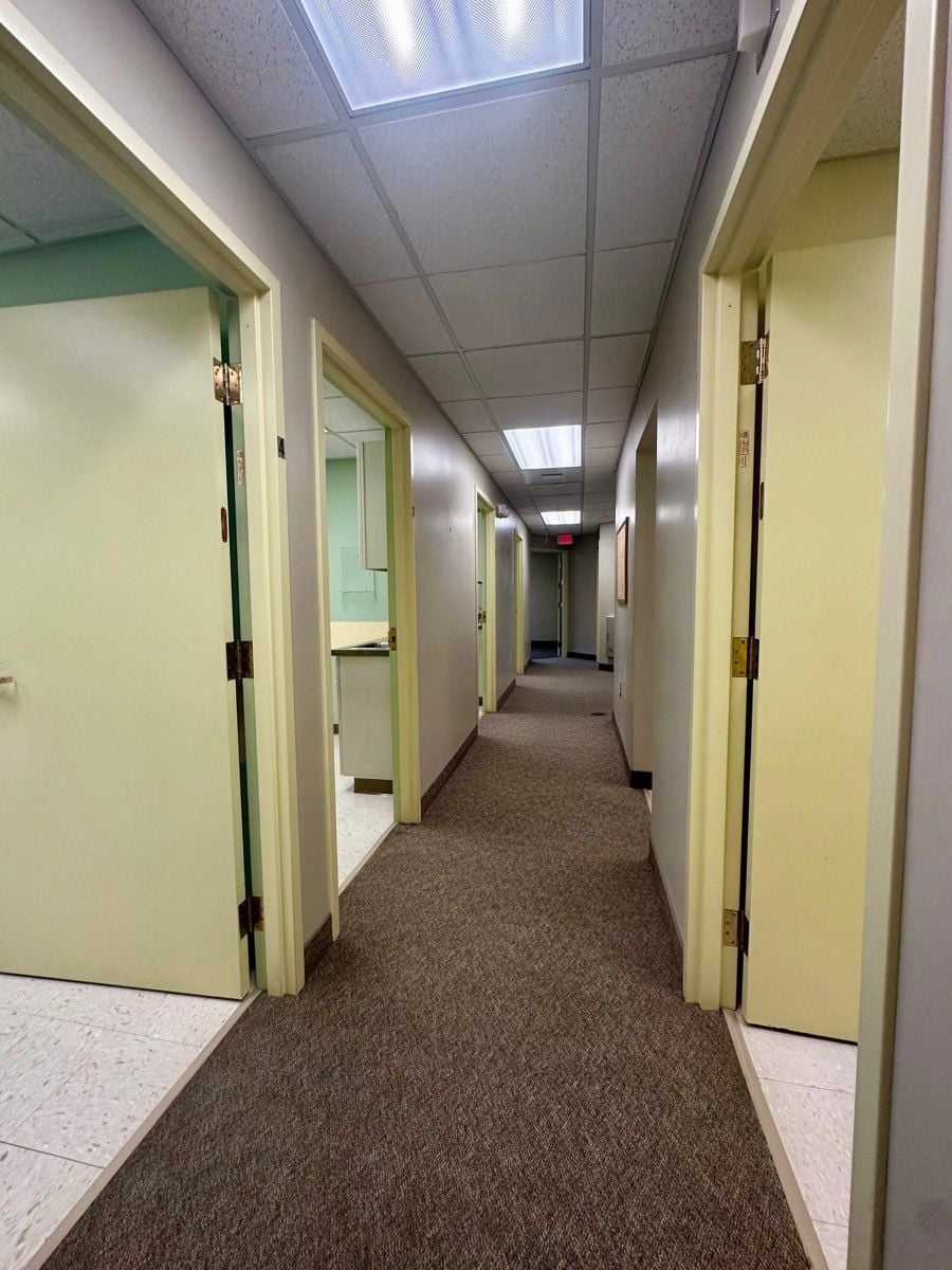 546 Cromwell Ave_inside 1st floor pic 8