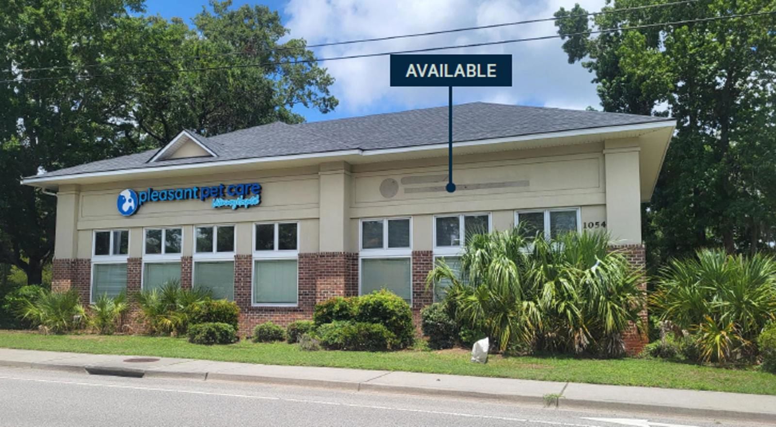 1054 Johnnie Dodds Blvd