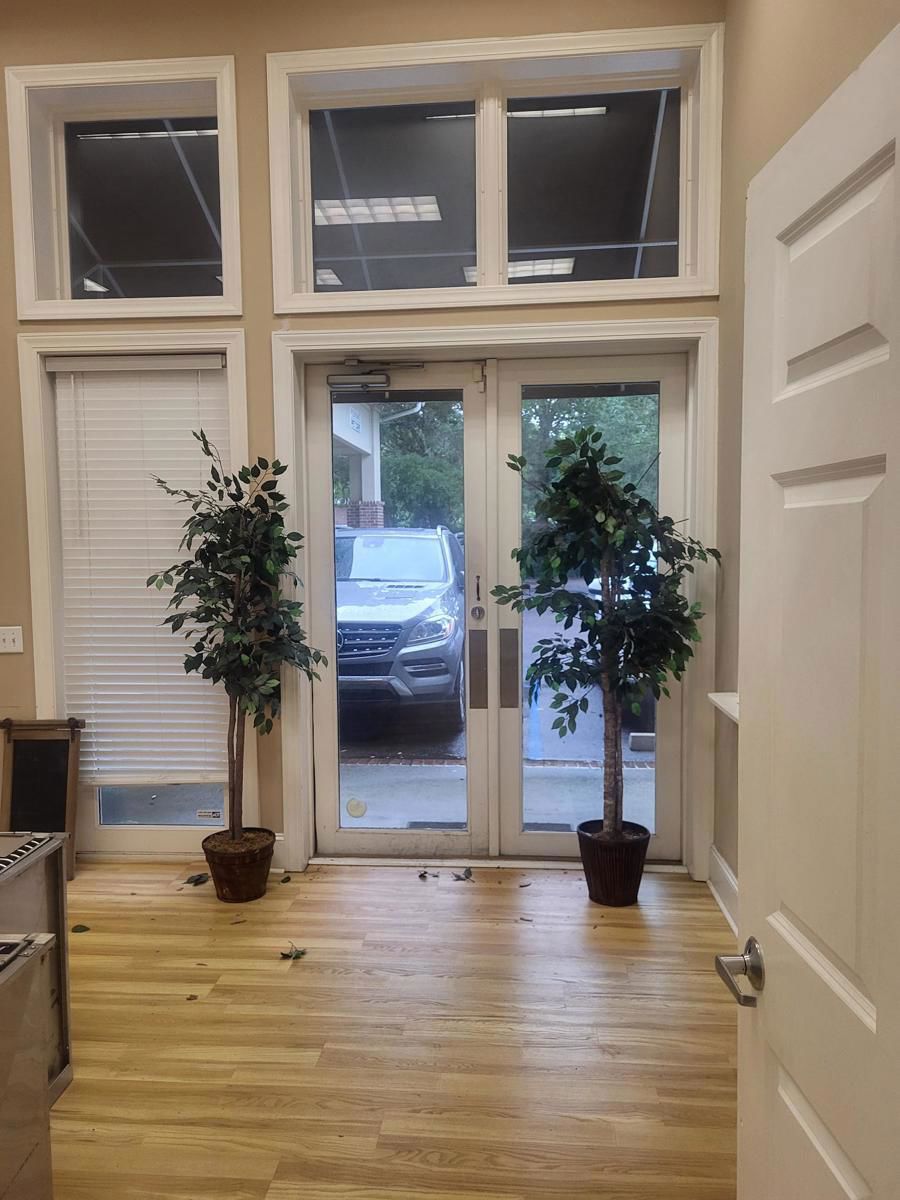 1054 Johnnie Dodds Blvd