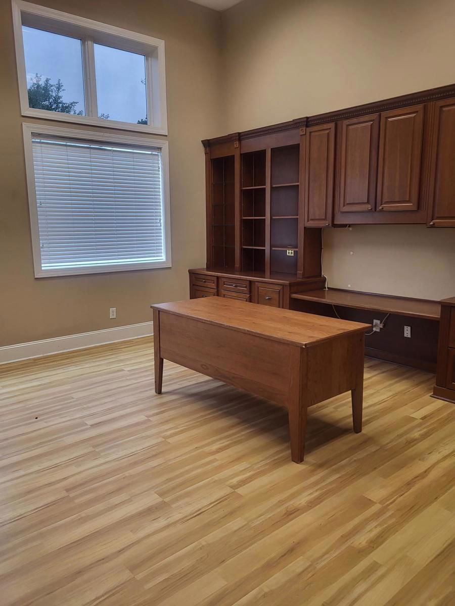 1054 Johnnie Dodds Blvd