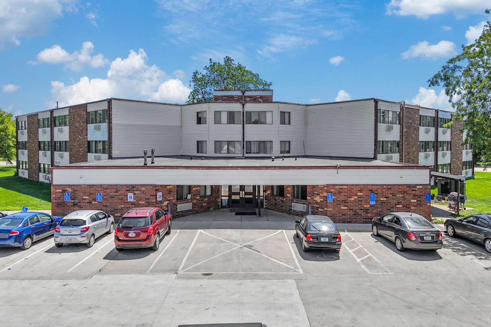 Mapleleaf Apartments