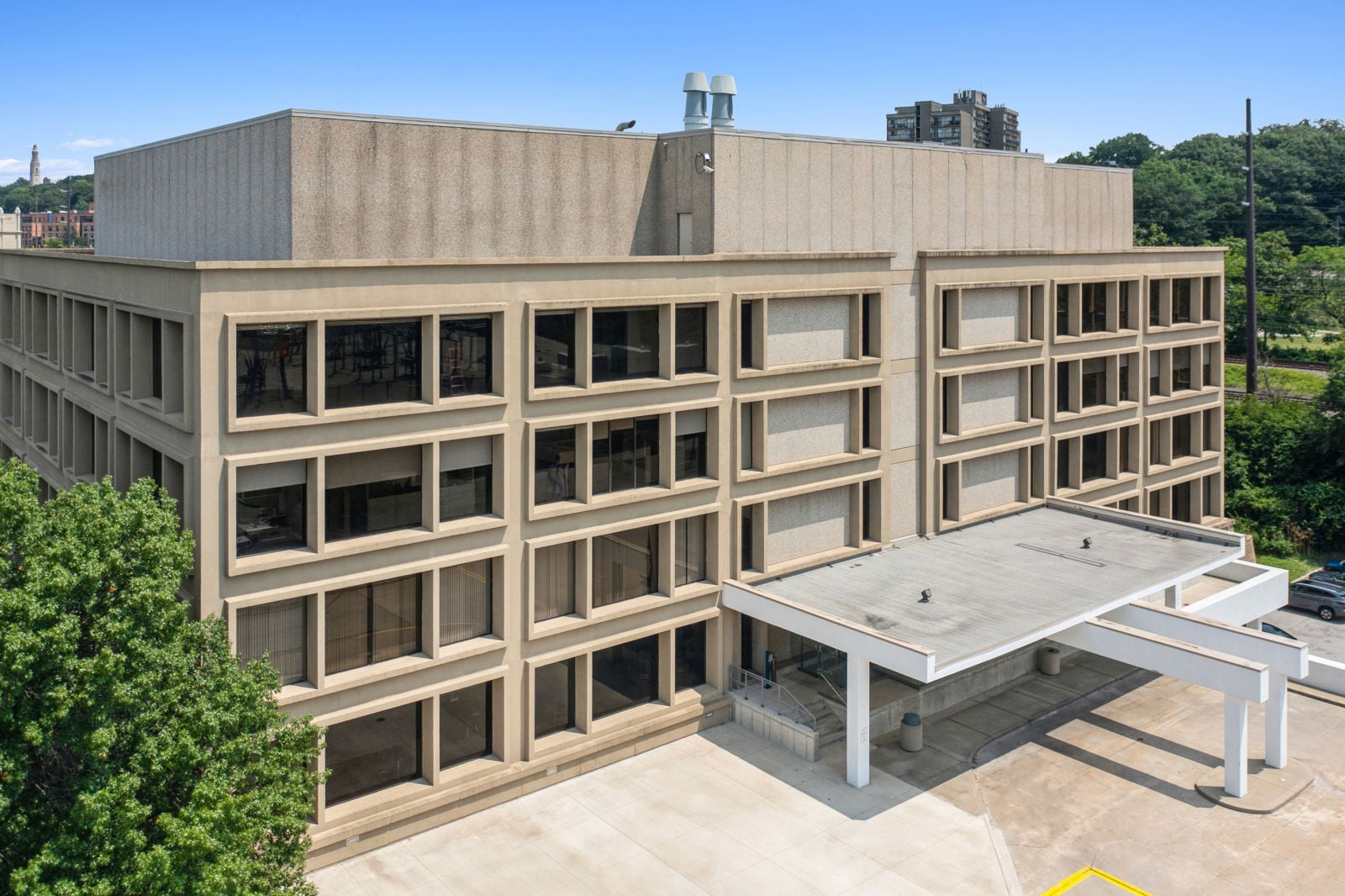 9,100 SF Life Science, Lab, & Health Technology Space 11000 Cedar Avenue - Image 5