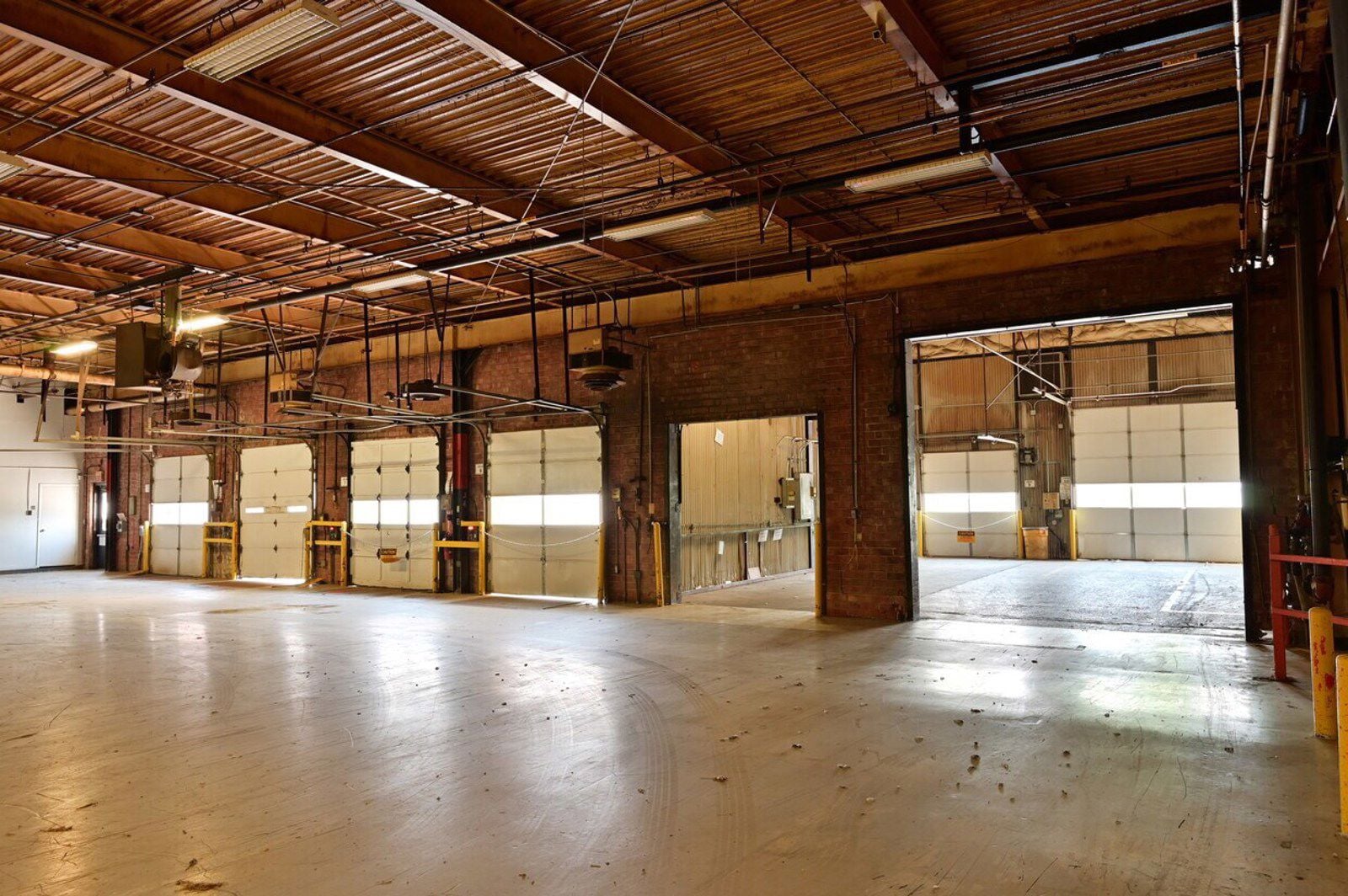 7500 U.S. 11W - Image 22