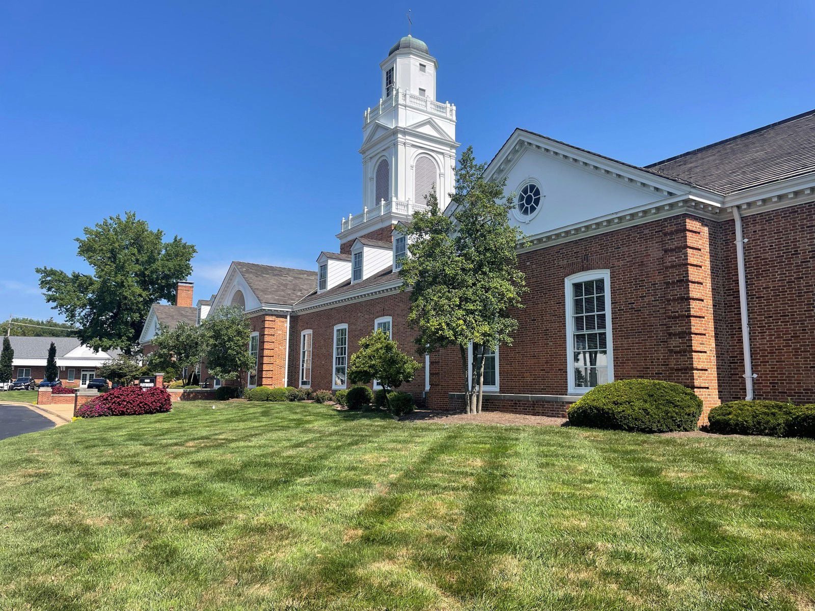 9900; building front