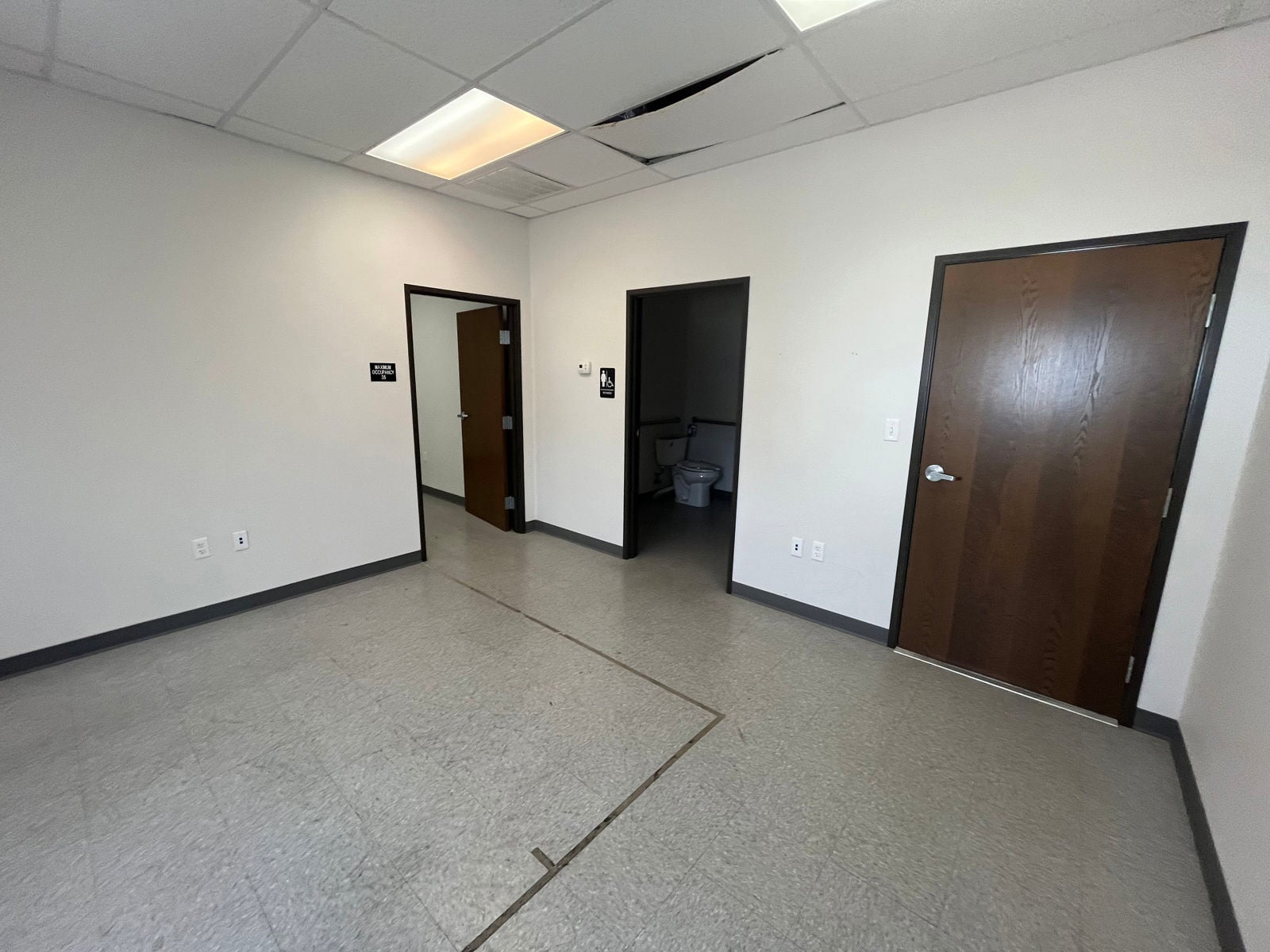 Building Photo - Interior