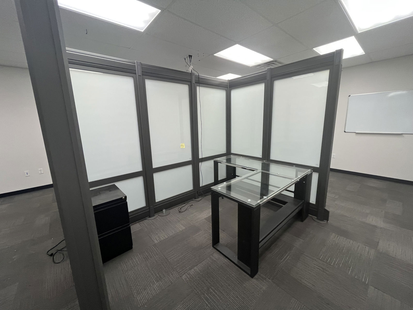 Building Photo - Interior