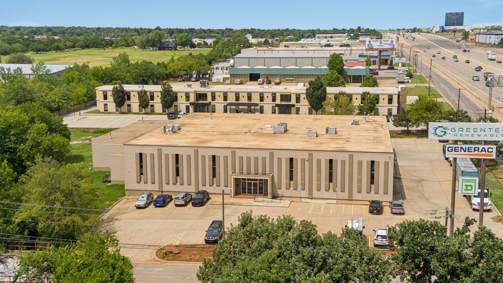 01-100_7201 Broadway Ext