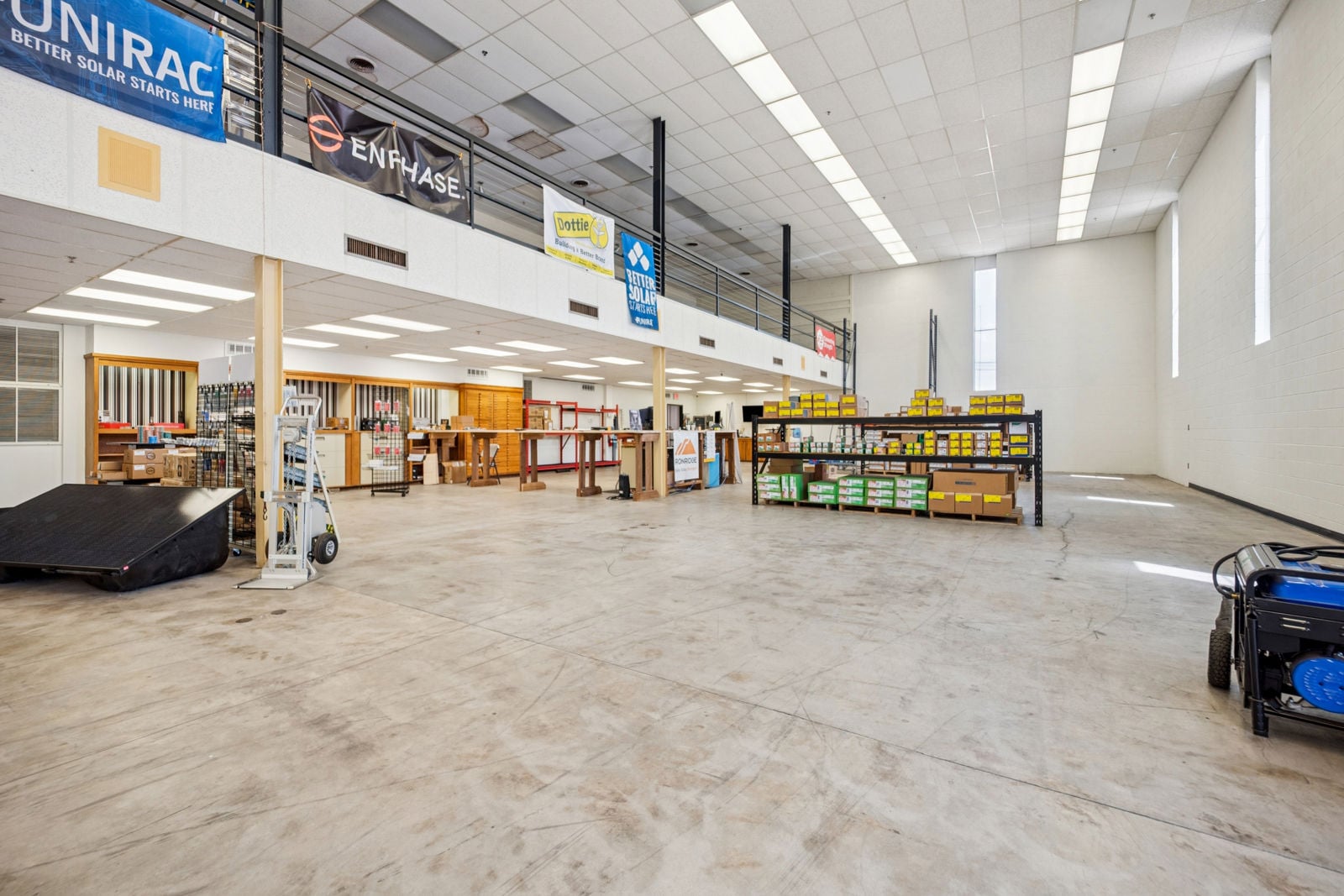 04-115_7201 Broadway Ext