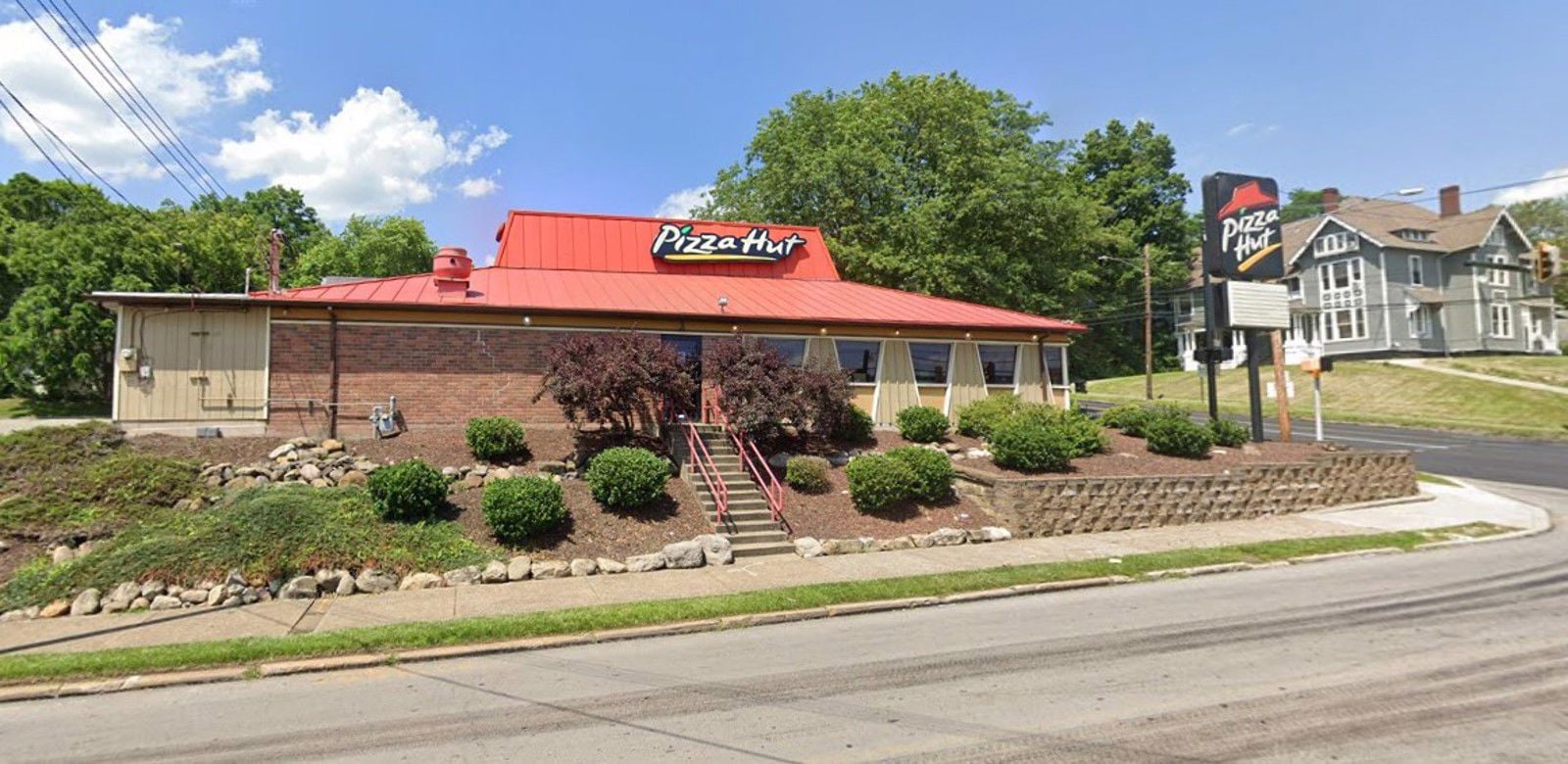 Pizza Hut New Castle Storefront
