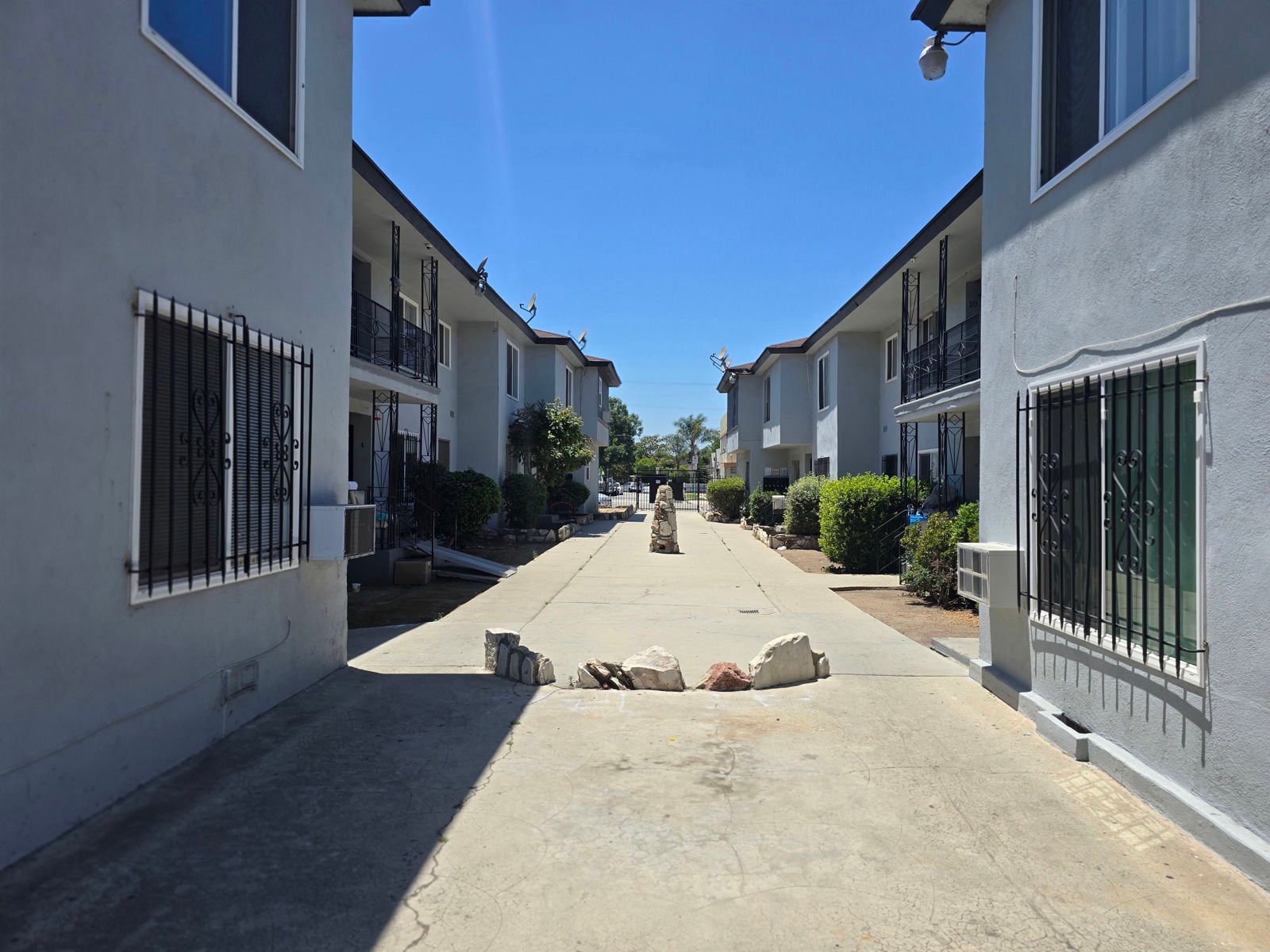 Part of 41-Unit Portfolio w/ 6121 Crenshaw Bl. 6736 West Boulevard - Image 7