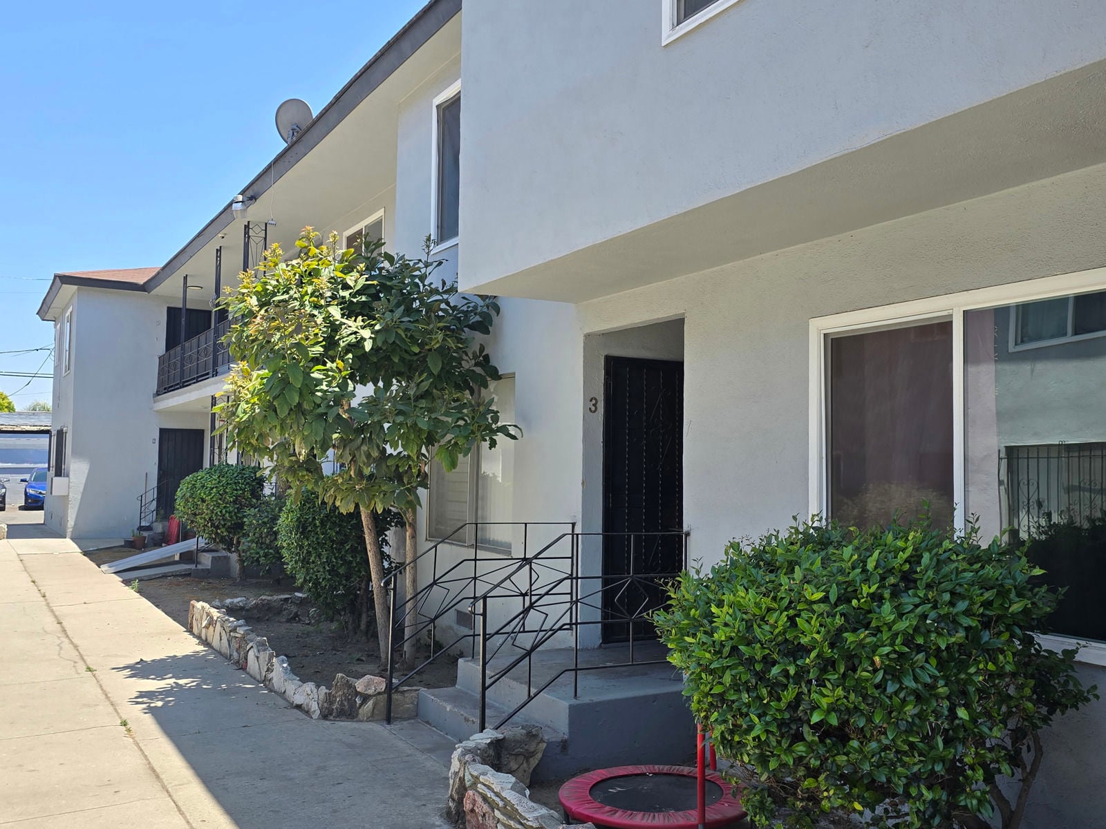 Part of 41-Unit Portfolio w/ 6121 Crenshaw Bl. 6736 West Boulevard - Image 5