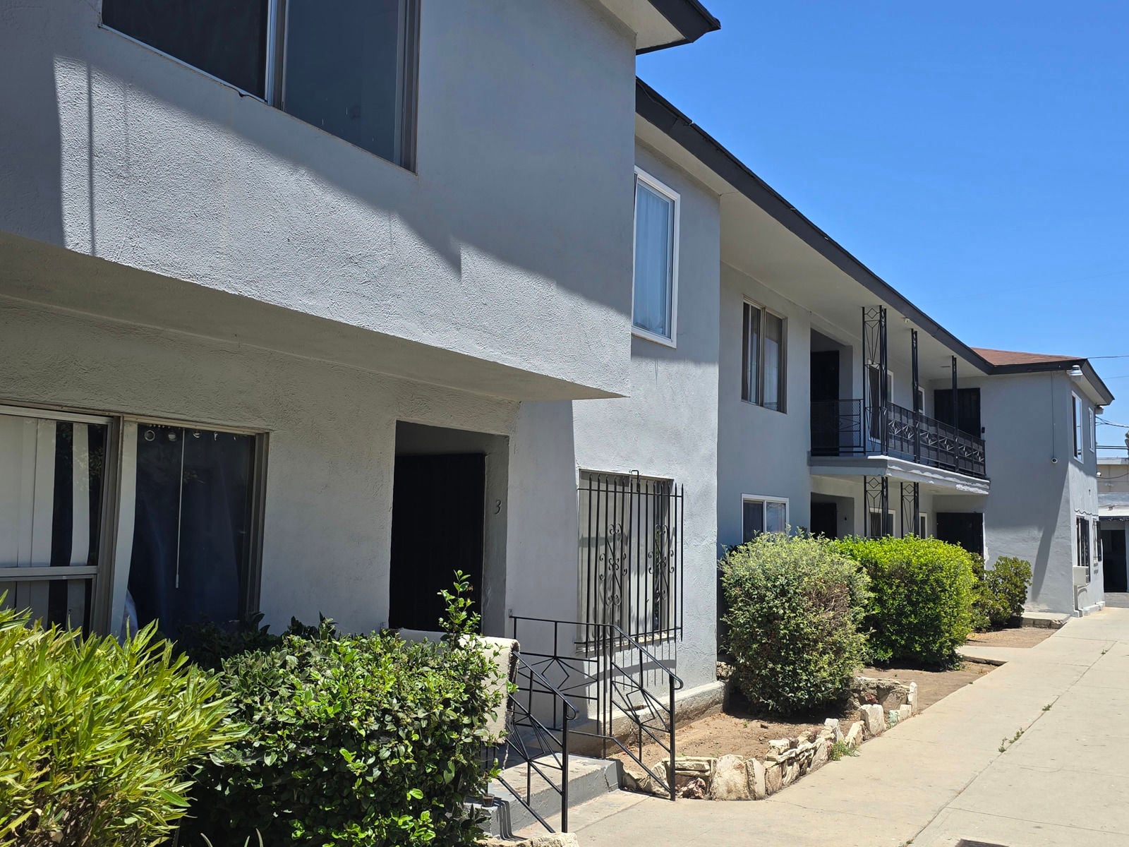Part of 41-Unit Portfolio w/ 6121 Crenshaw Bl. 6736 West Boulevard - Image 6