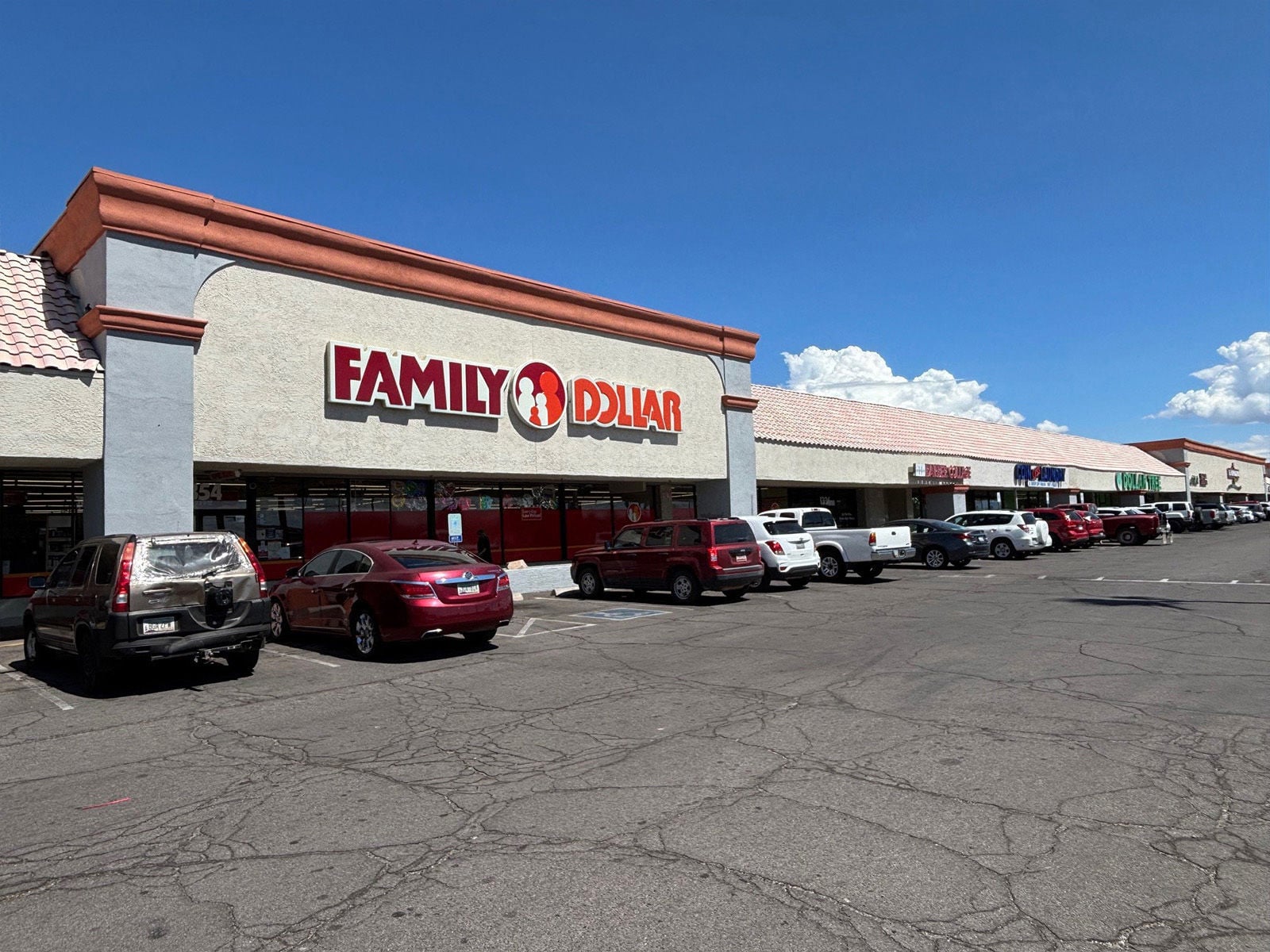 Flowing Wells Plaza_Shops2