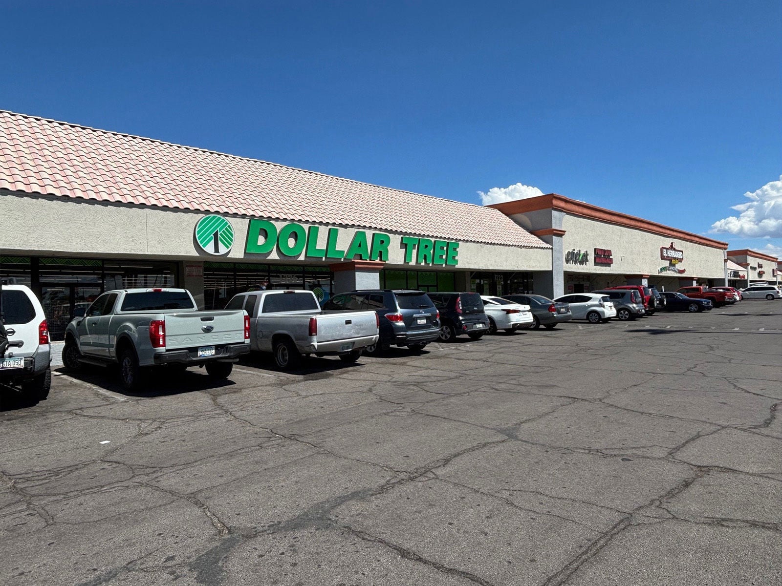 Flowing Wells Plaza_Shops3