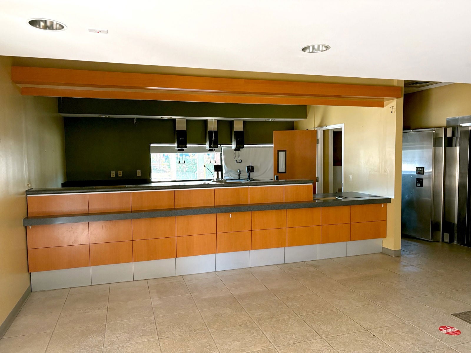 4636-W.-Market-3-Counter