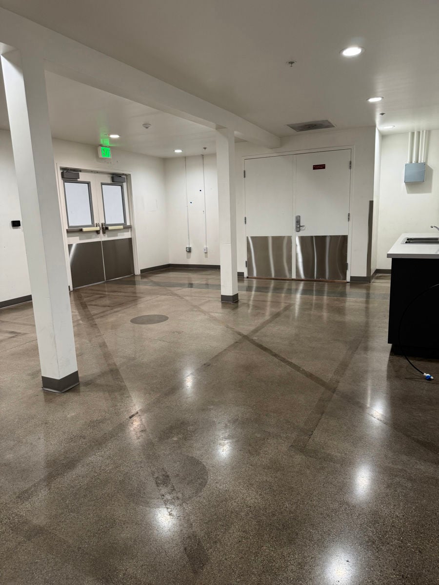 IMG_0083_615 king break room