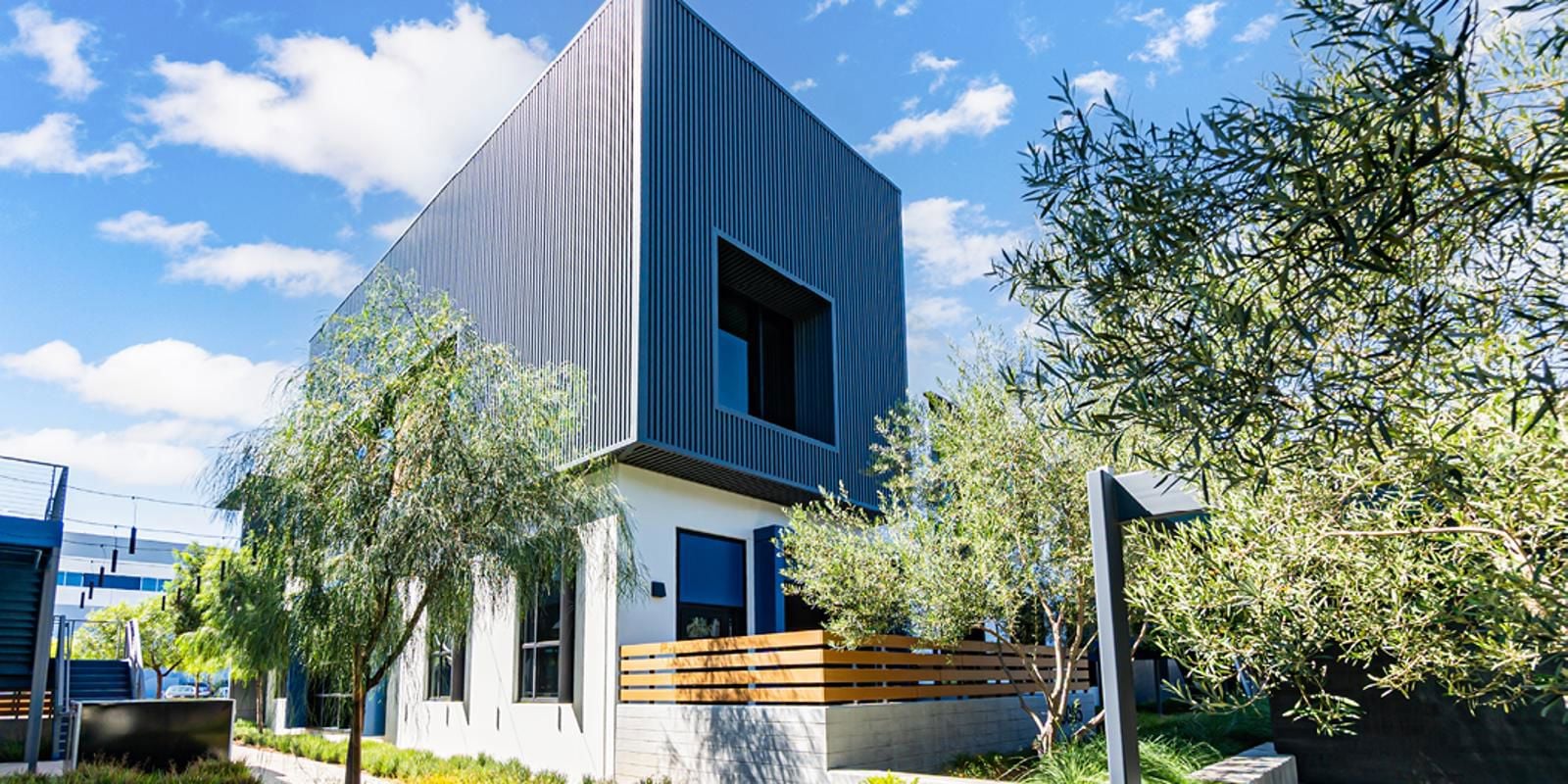 AIR Image_3085 N Hollywood Way