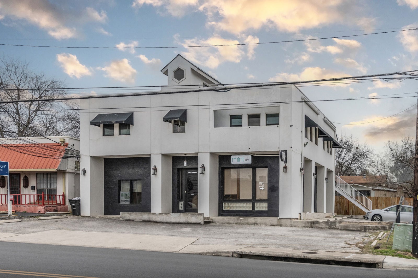 250 W Olmos Front III