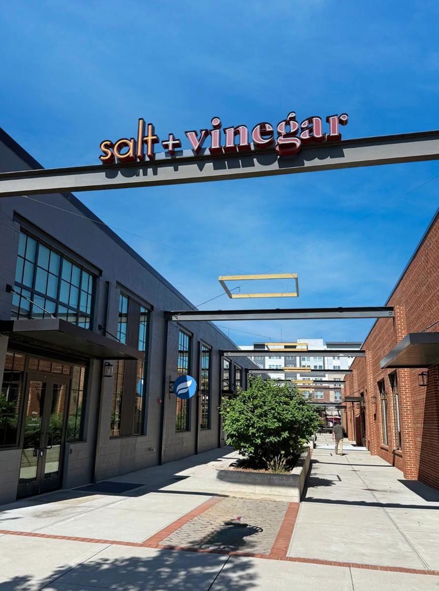 2001 W Morehead St - Sublease Brochure (002)