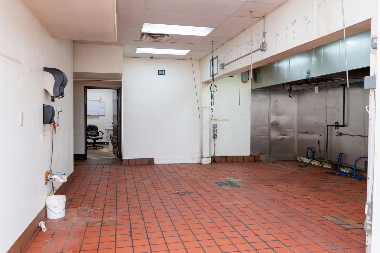 Former Ray's Place Restaurant For Lease in Fairlawn! 25 Ghent Road - Image 10