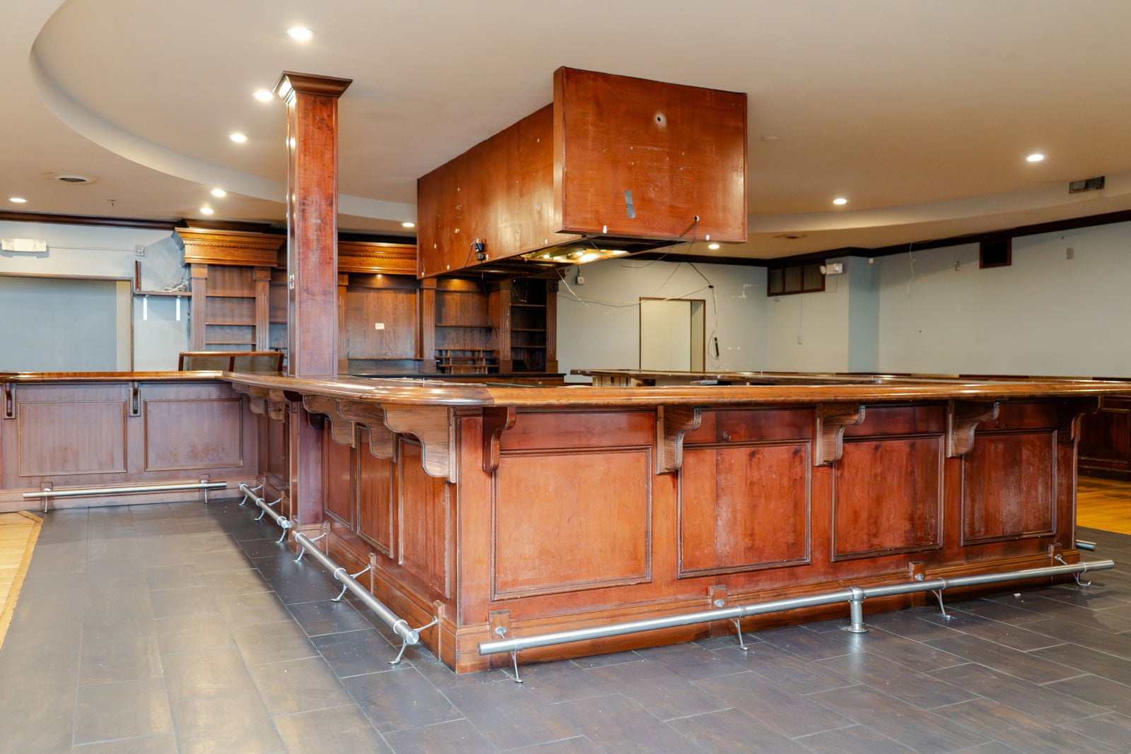 Former Ray's Place Restaurant For Lease in Fairlawn! 25 Ghent Road - Image 6