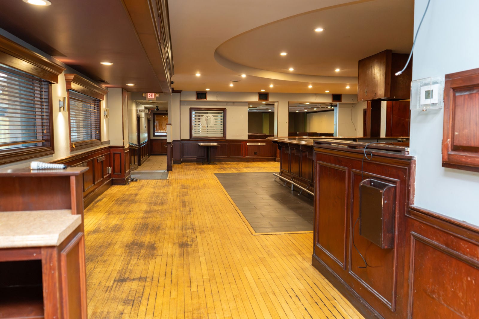 Former Ray's Place Restaurant For Lease in Fairlawn! 25 Ghent Road - Image 8