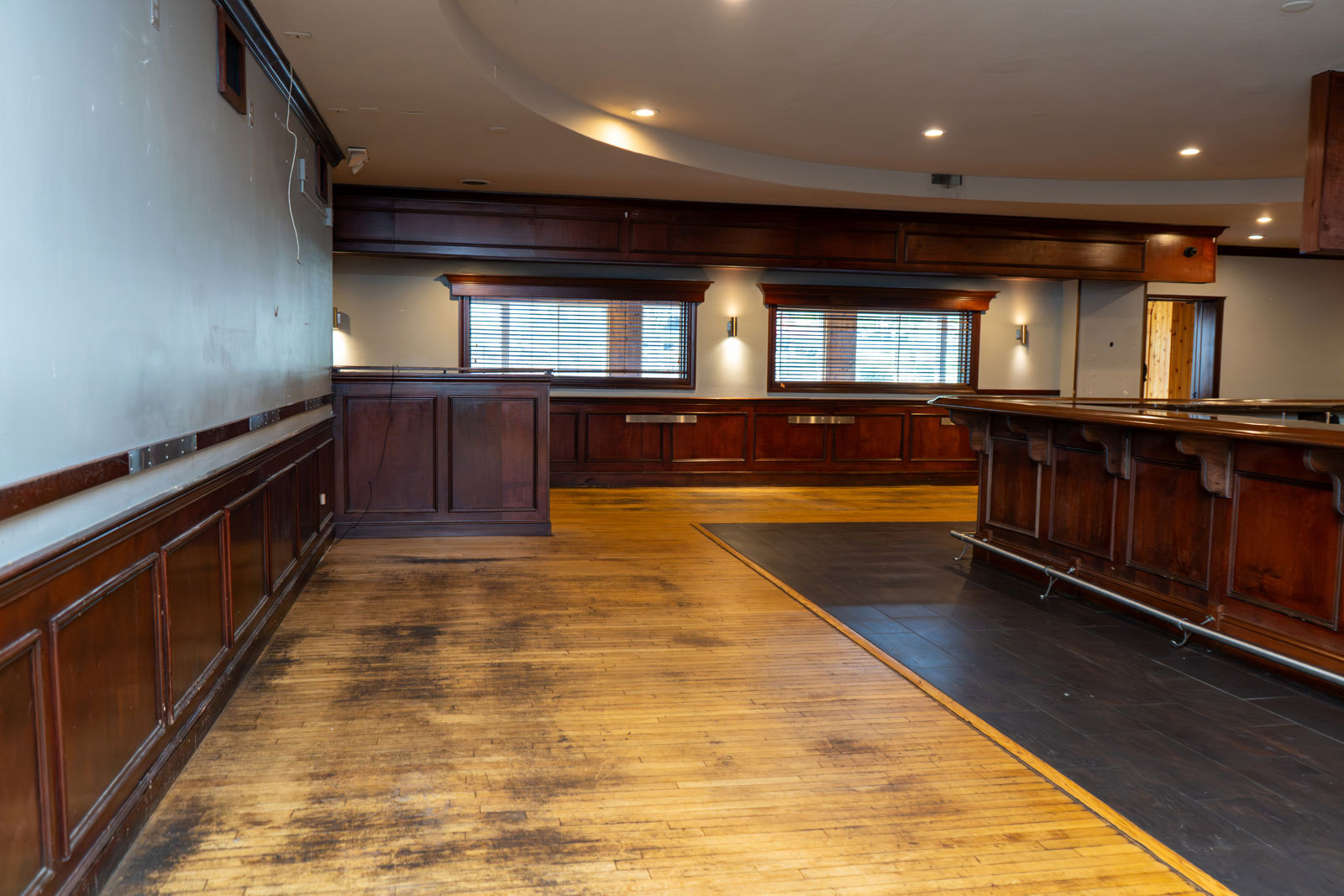 Former Ray's Place Restaurant For Lease in Fairlawn! 25 Ghent Road - Image 9