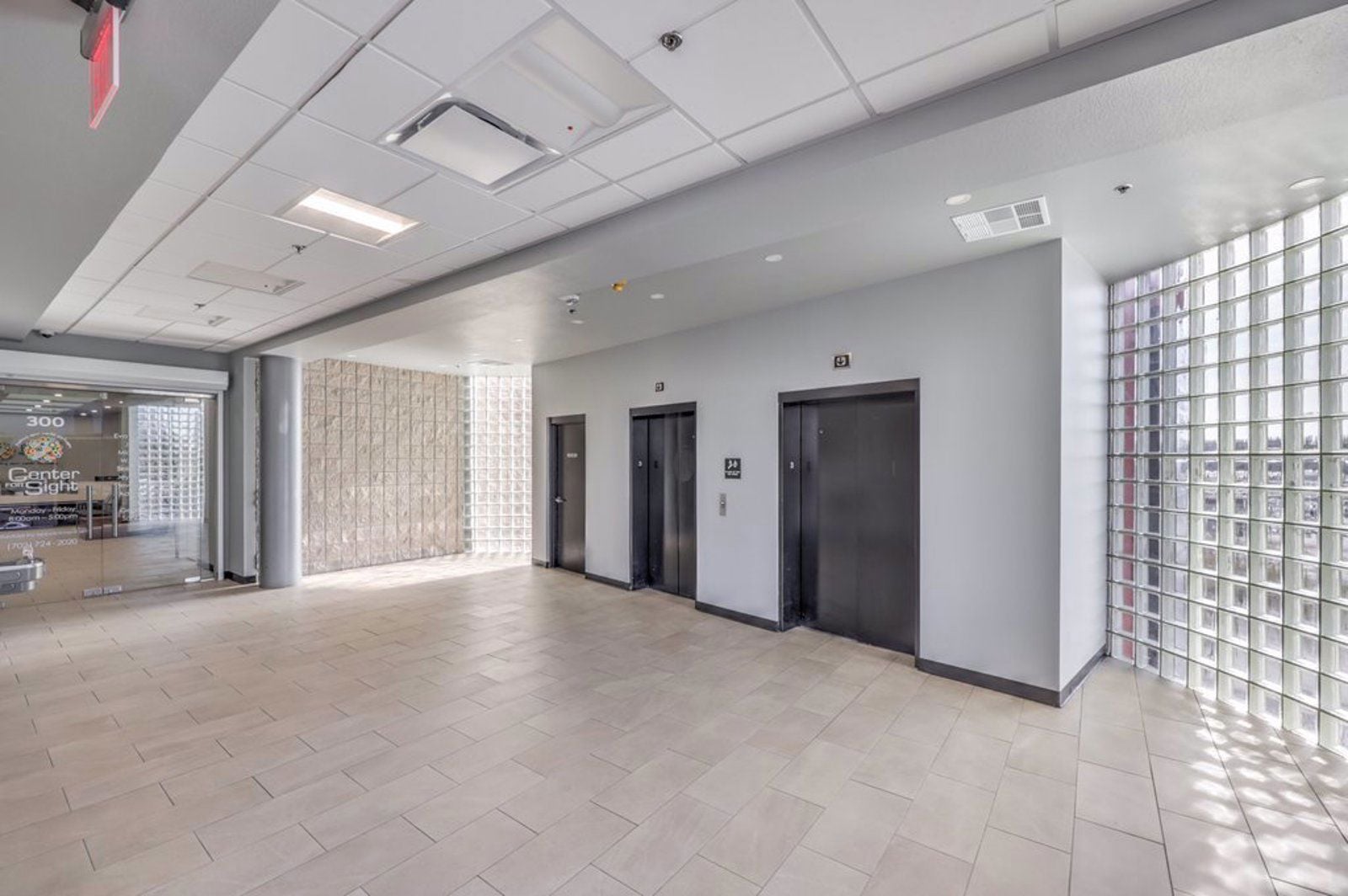 2870 S Maryland Pkwy-17-SMALL.JPG