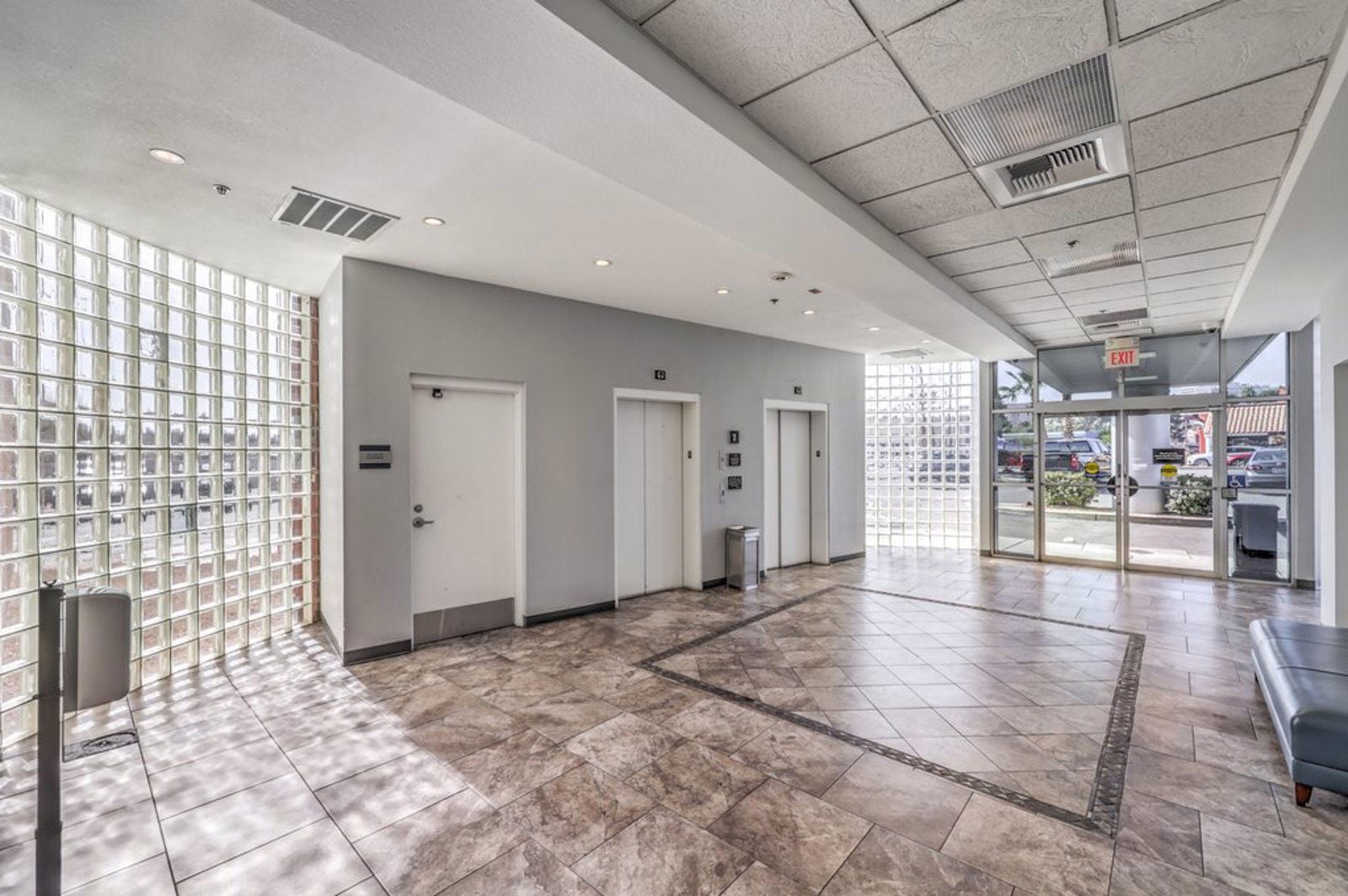 2870 S Maryland Pkwy-10-SMALL.JPG