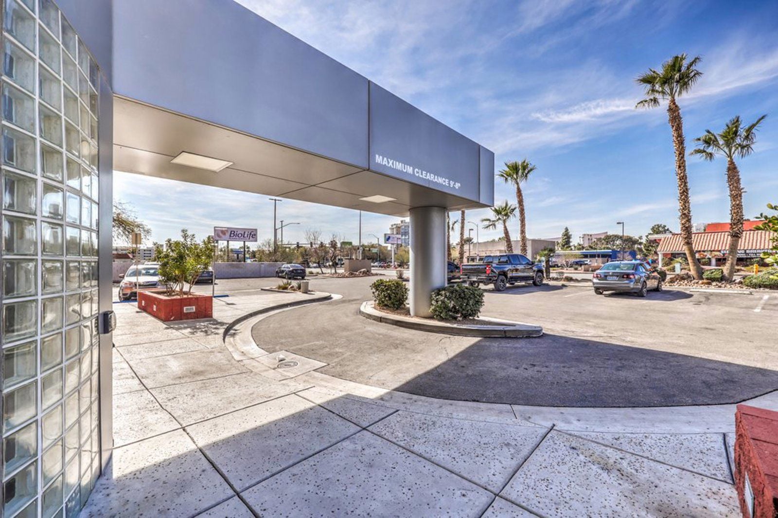 2870 S Maryland Pkwy-8-SMALL.JPG