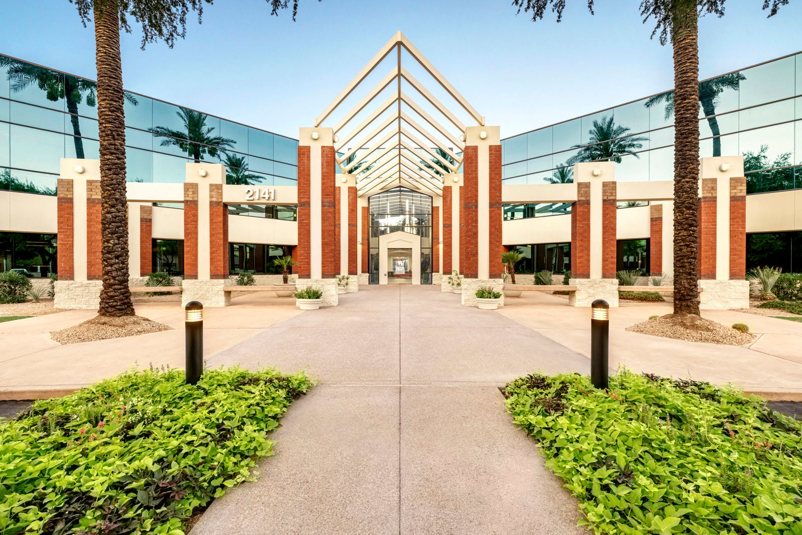 2141-2151 E Broadway Road 526 Final Low Res