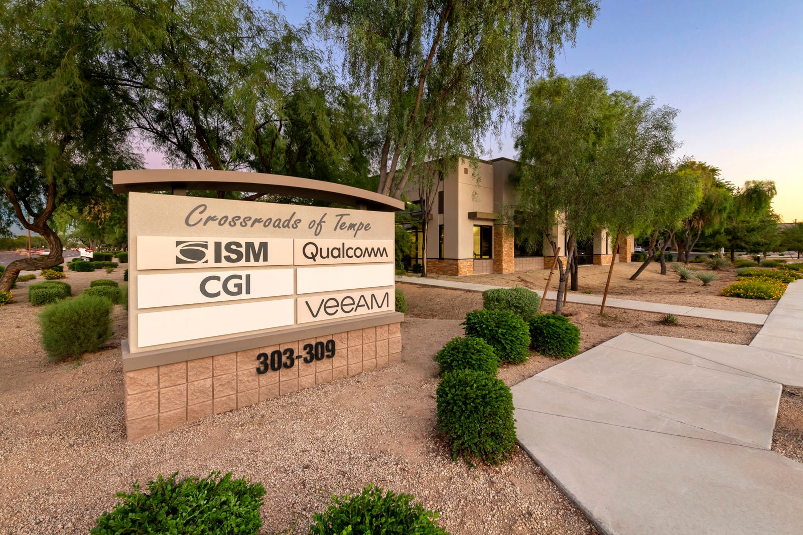 303+309 W Elliot Road 204 Final Low Res