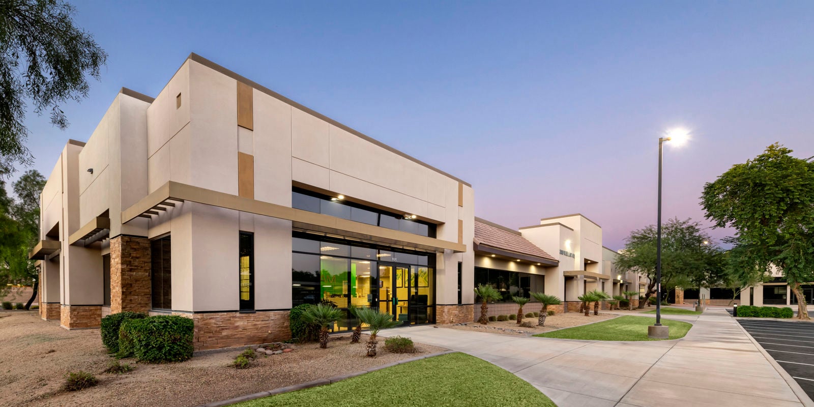 303+309 W Elliot Road 190 Final Low Res