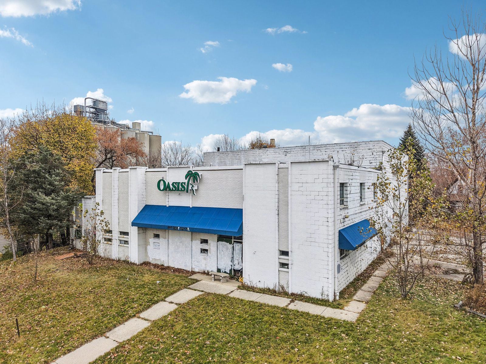 3-web-or-mls-E Bay St-S2111-003