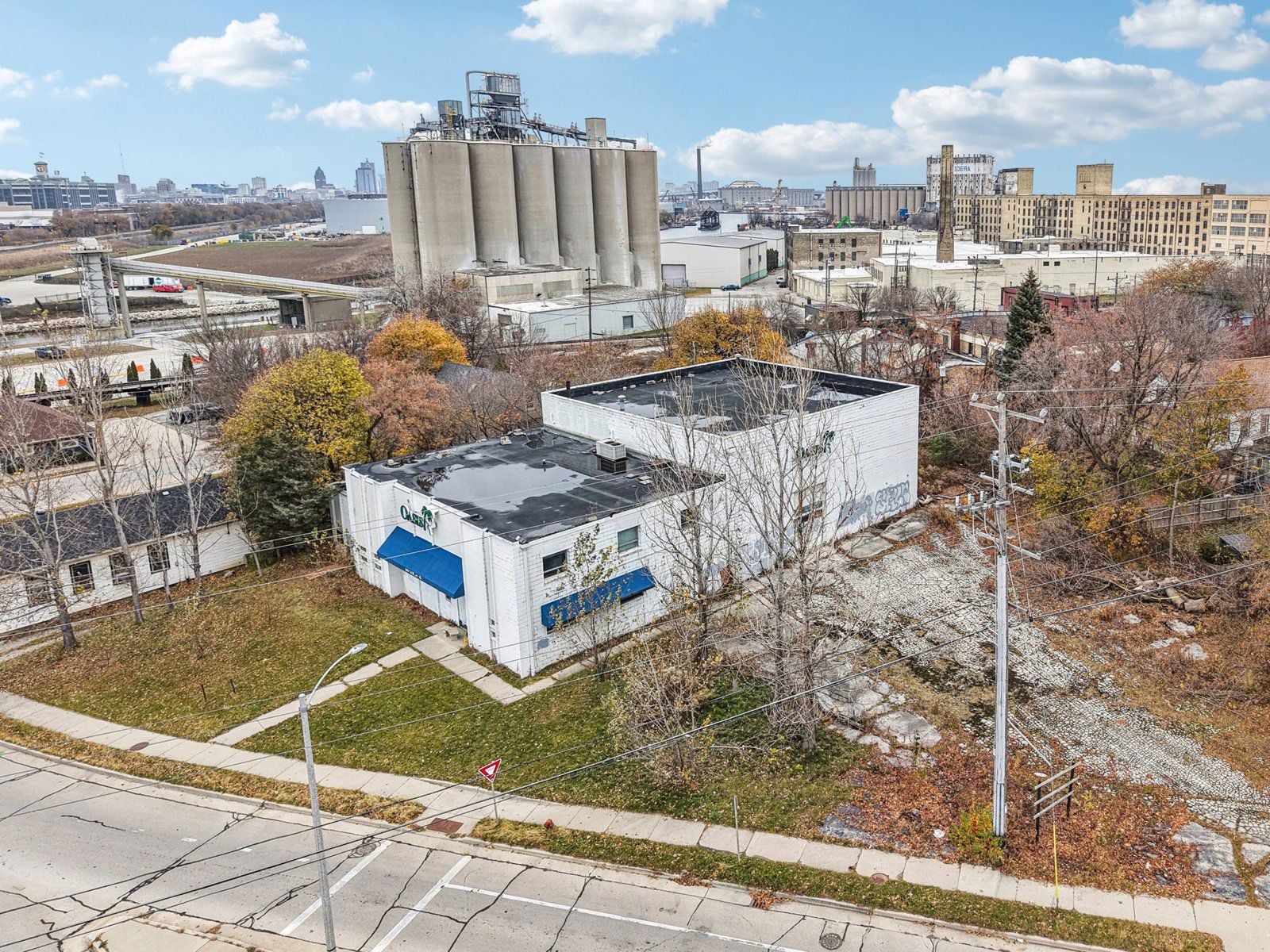 11-web-or-mls-E Bay St-S2111-011