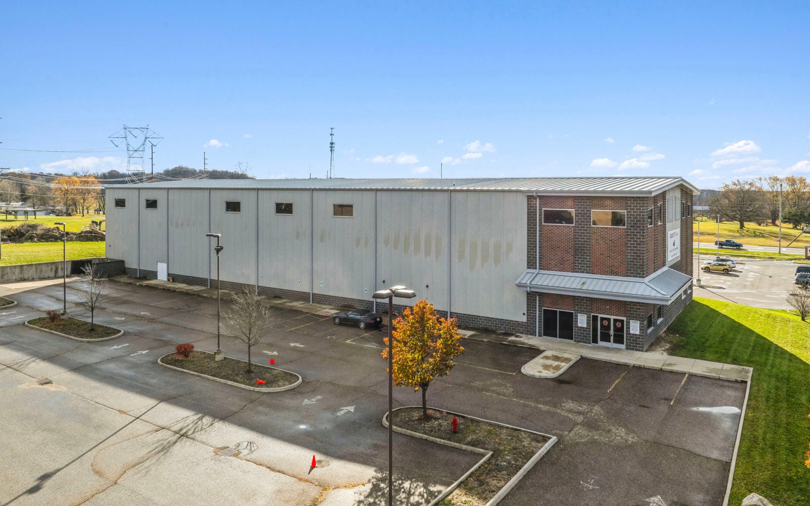 For Sale: 20,000 SF on 4.17 Acres Rare High Bay Special Use Building 9960 Ohio 43 - Image 6