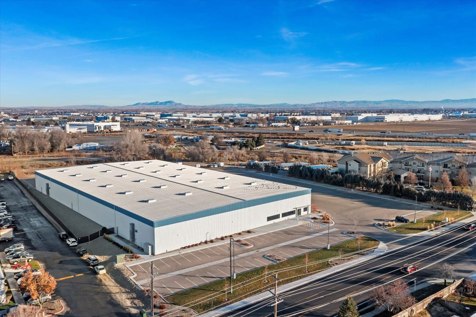 02-3515 E Linden St_002