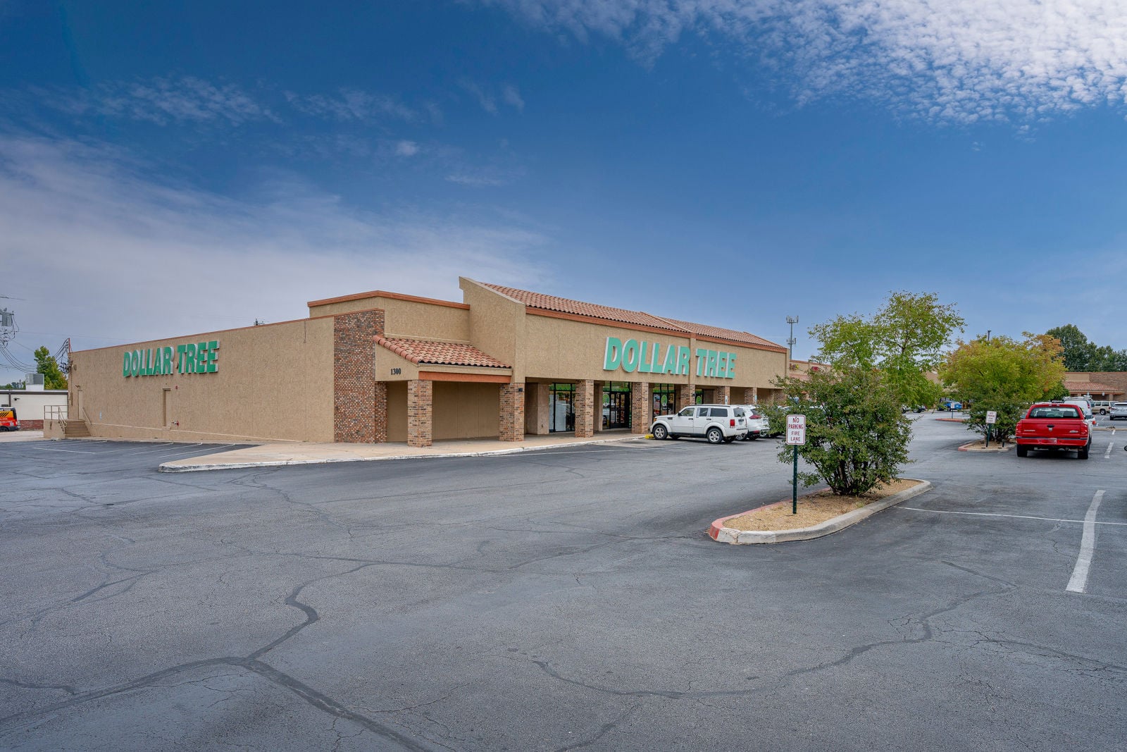 1300GatewayPlaza-Ground-34