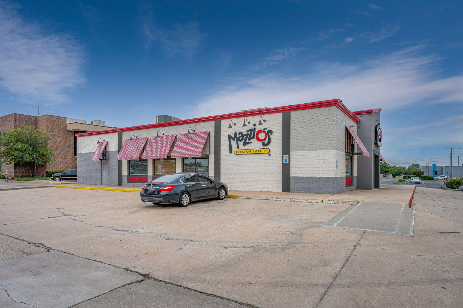 1300GatewayPlaza-Ground-13