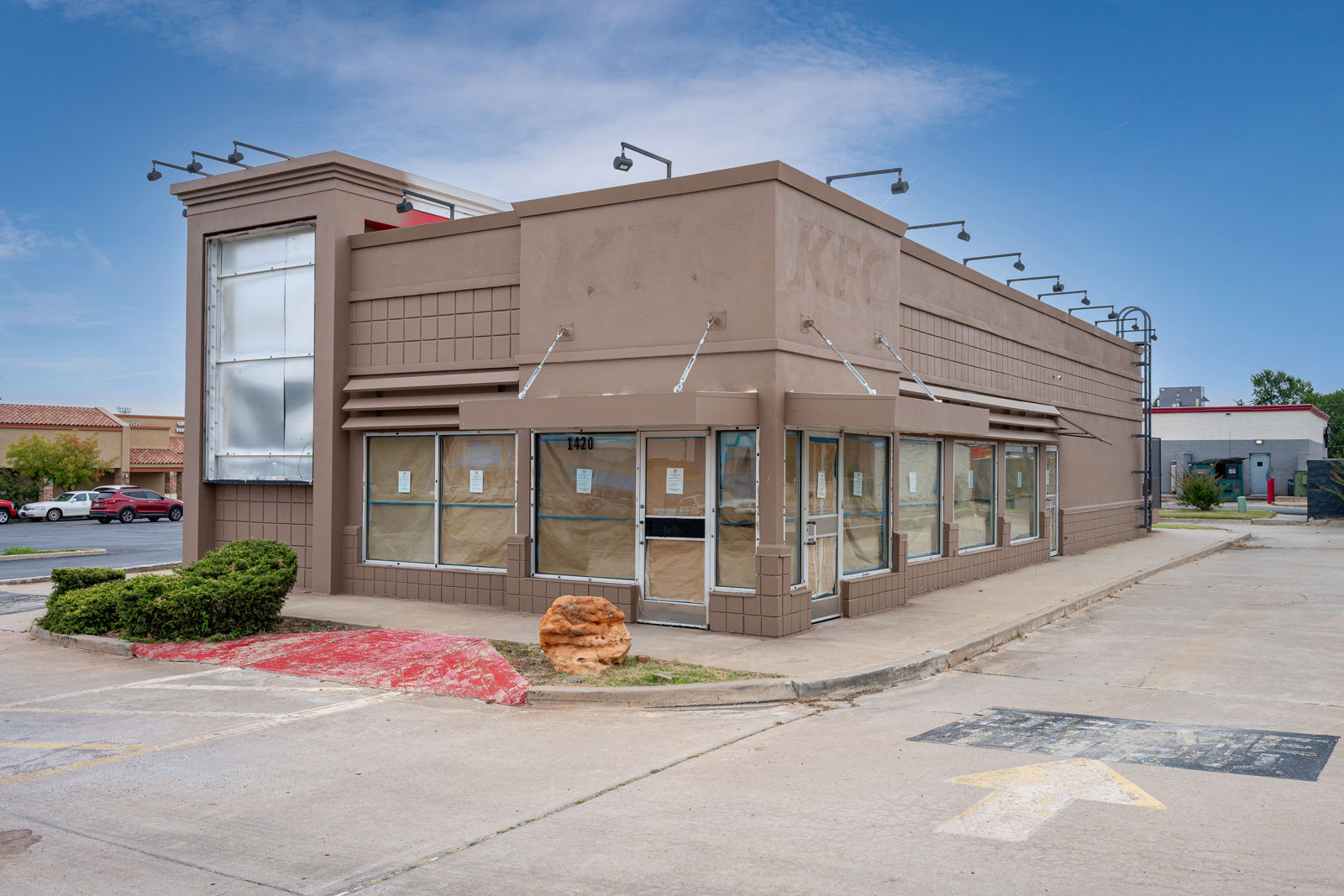 1300GatewayPlaza-Ground-27