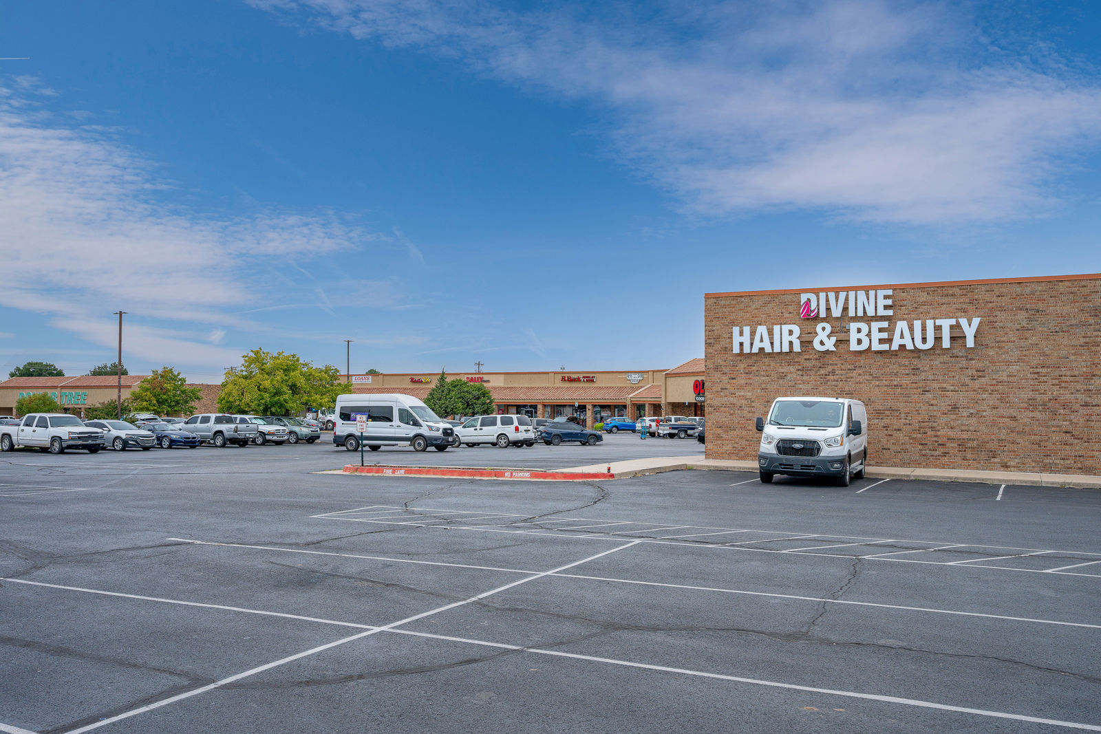 1300GatewayPlaza-Ground-9