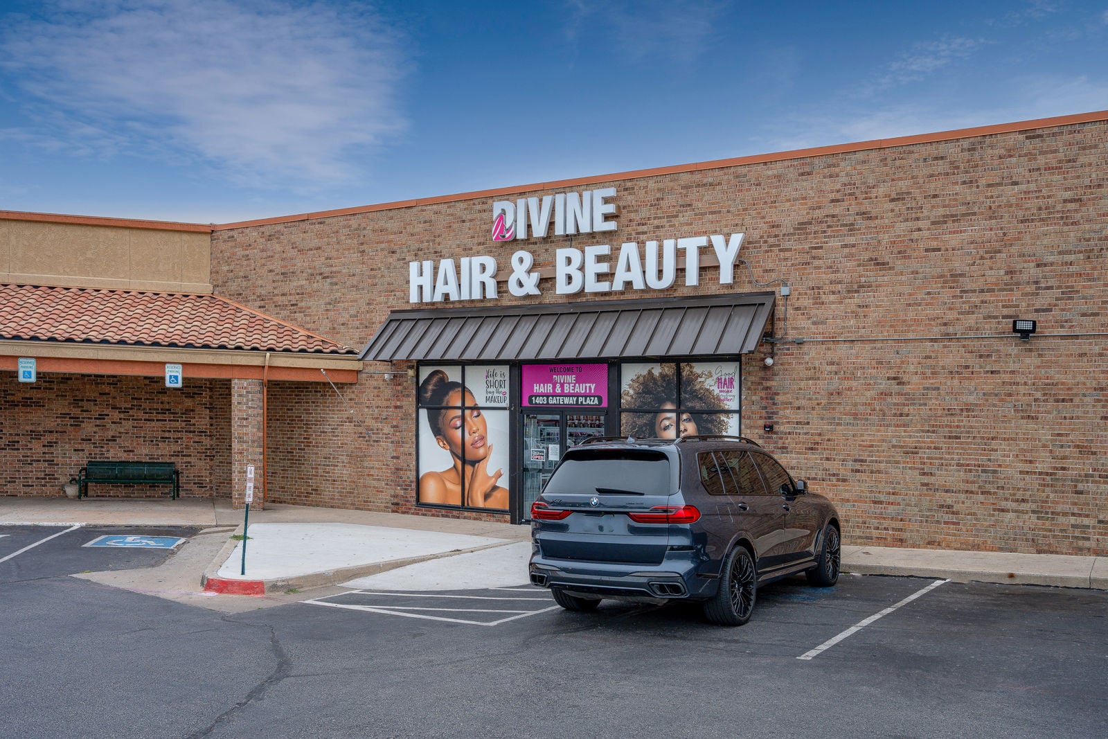 1300GatewayPlaza-Ground-42