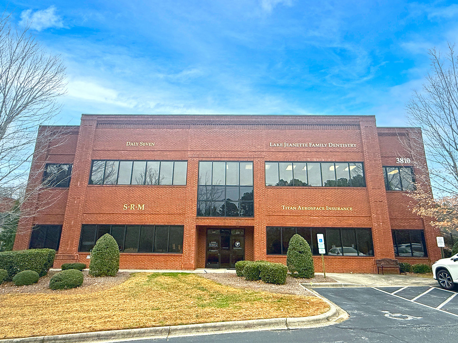 3810-102 N Elm St_Main