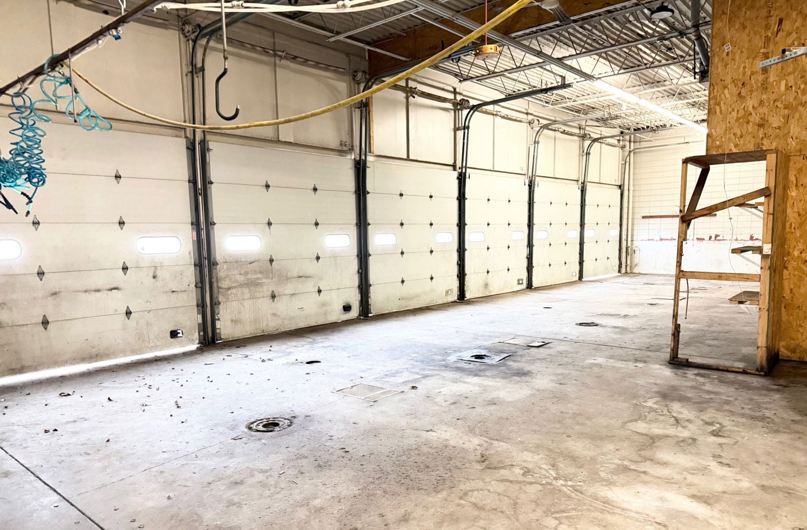 Service garage located in Southroads Technology Park 1003 Fort Crook Road North - Image 4