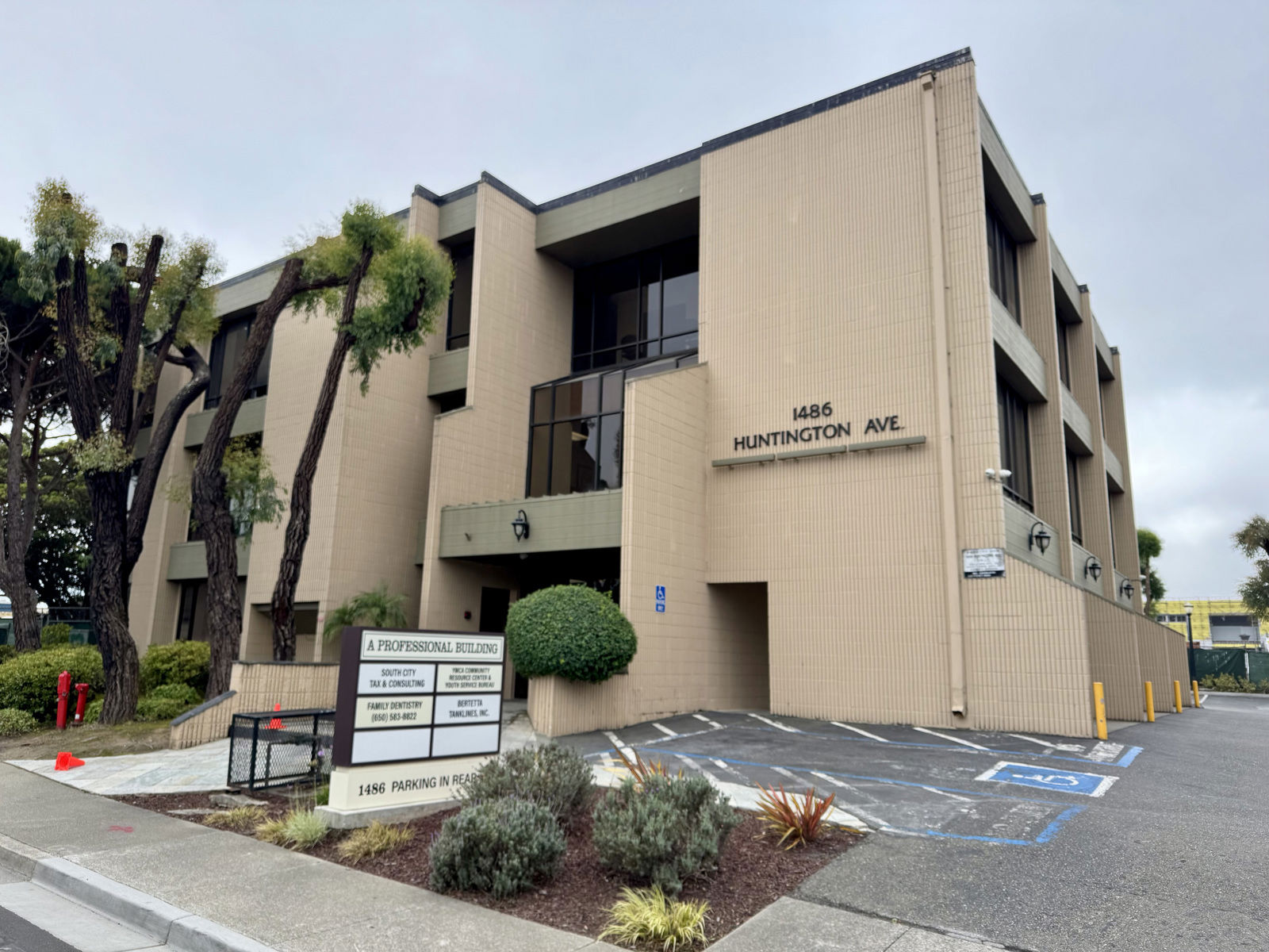 1486 Huntington Ave, SSF