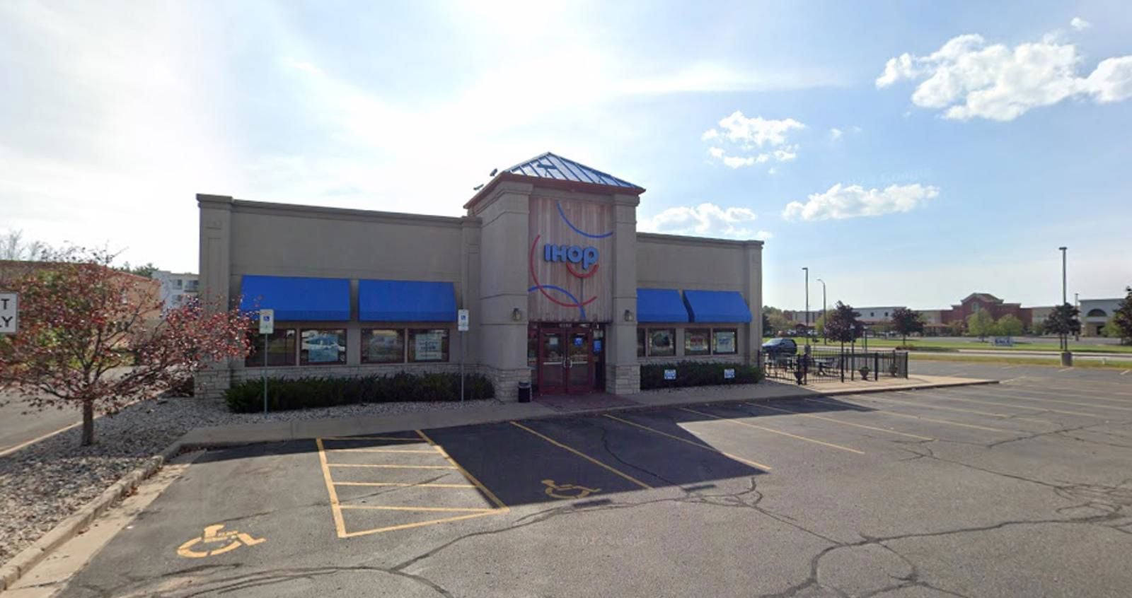 Front 1_3025 Village Park, Plover