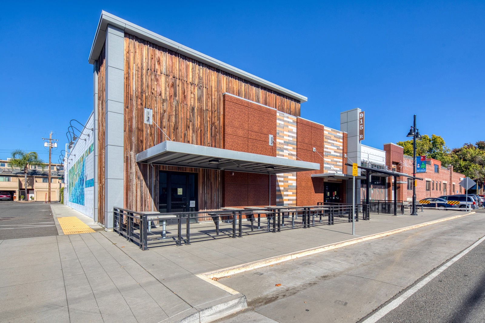 Exterior_F74A3101_hdr