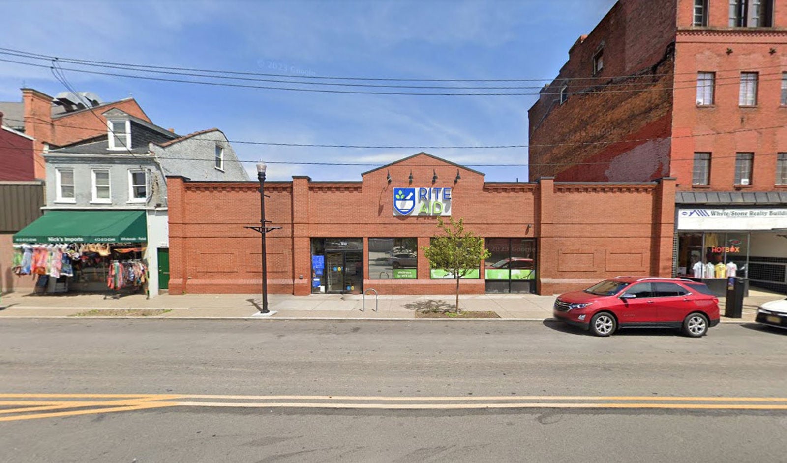 1915 East Carson Storefront