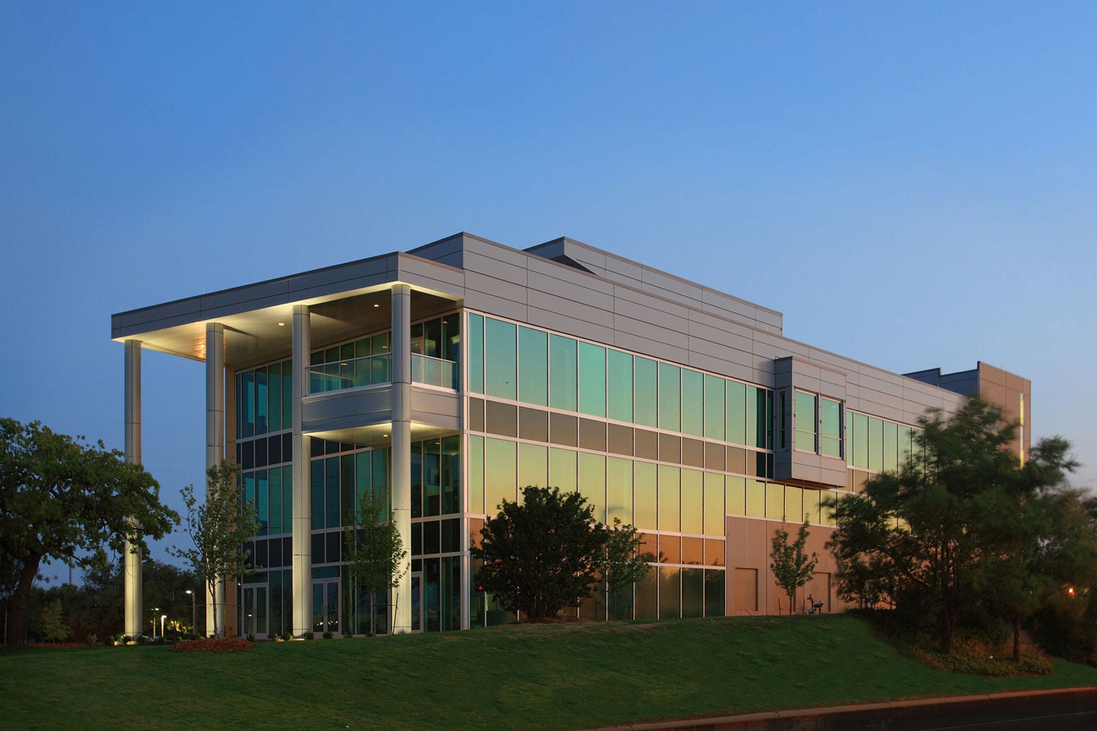 5201 N Lincoln - Ext South Image